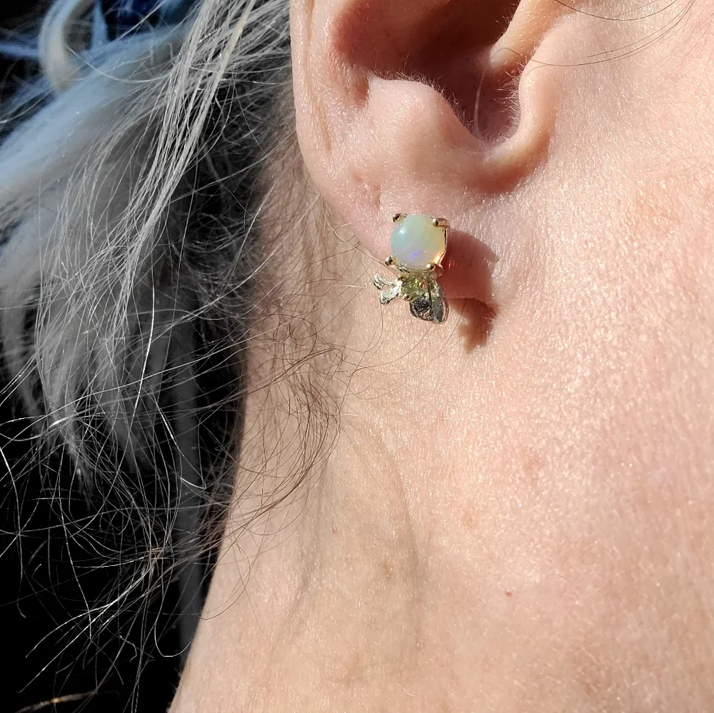 Opal & Peridot .925 Sterling Silver floral stud earrings - Picture 2 of 14